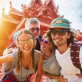 thailand-tourists-wearing-clothes